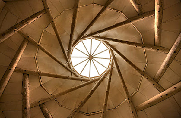 Double reciprocal roof structure with interlocking timber rafters